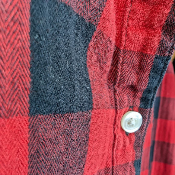 Old Navy The Classic Shirt Black & Red Plaid Button  Down Lumber Woman XL - Picture 9 of 9